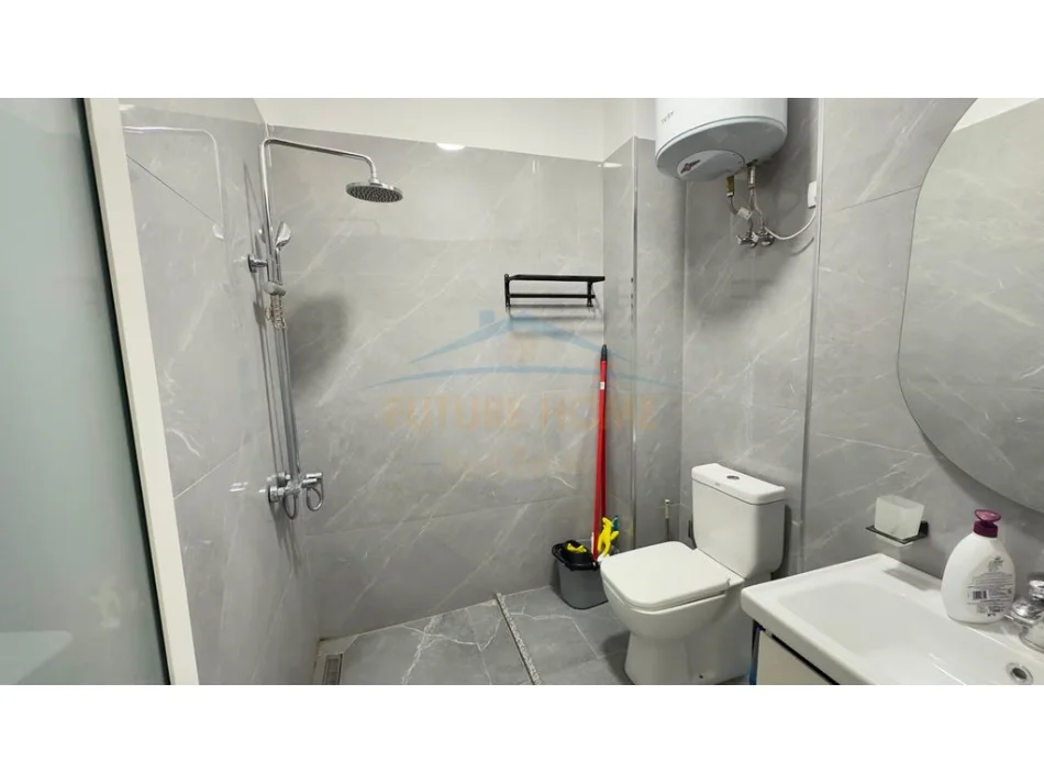 Tirane, jepet me qera apartament 2+1 Kati 4, 93 m² 750 € (BRRYL)