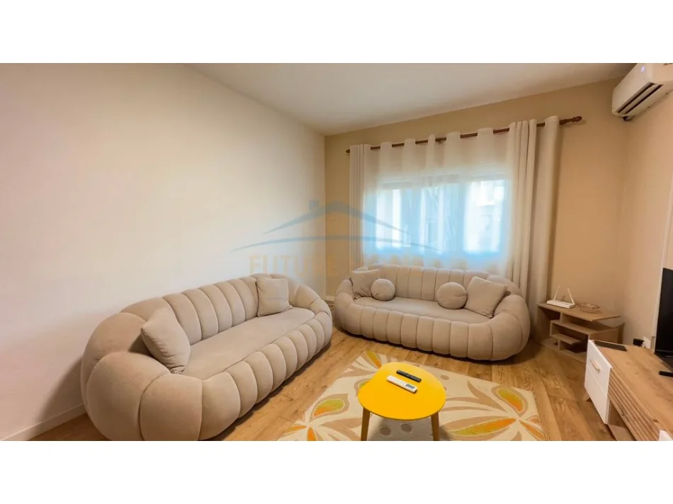 Tirane, jepet me qera apartament 2+1 Kati 4, 93 m² 750 € (Brryli)