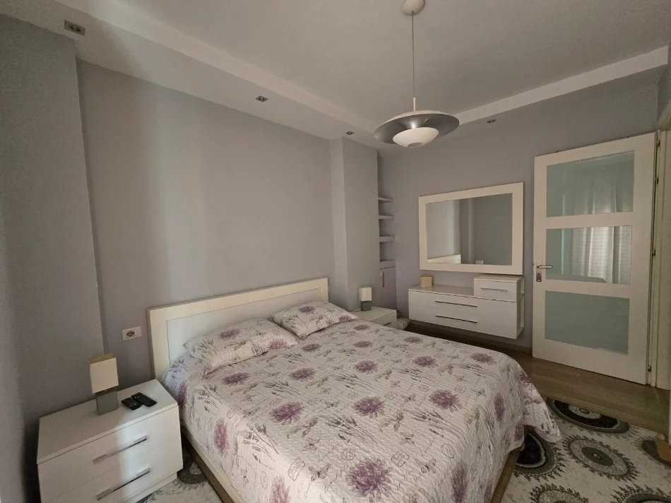 Tirane, jepet me qera apartament 2+1 Kati 4, 95 m² 600 € (KOMPLEKSI MAGNET)