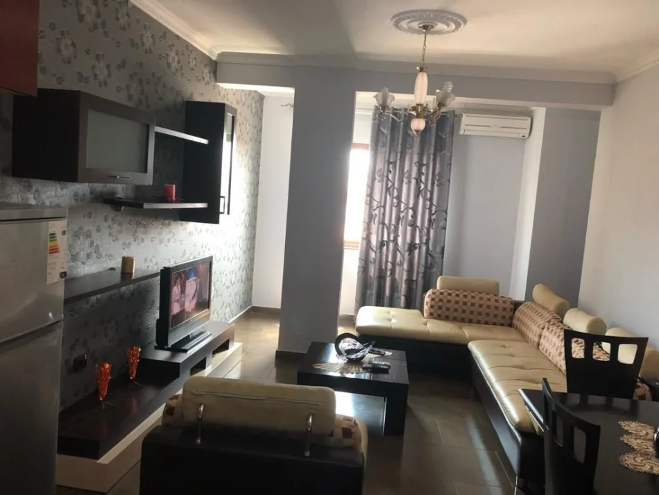 Tirane, jepet me qera apartament 2+1 Kati 4, 95 m² 600 € (Medreseja)