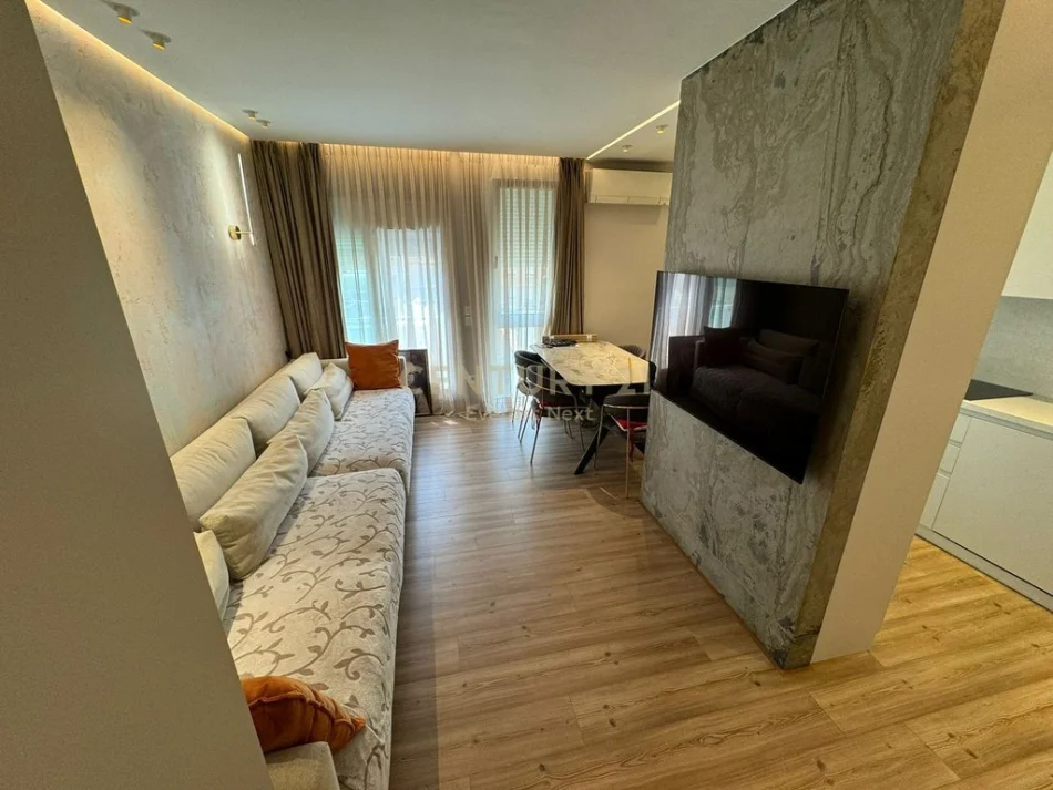 Tirane, jepet me qera apartament 2+1 Kati 4, 95 m² 950 € (Selvia NEXT147521)