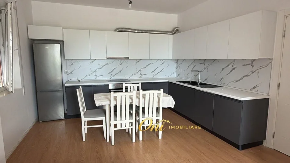 Tirane, jepet me qera apartament 2+1 Kati 5, 100 m² 550 € (AFER QSUT)