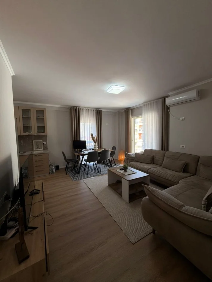 Tirane, jepet me qera apartament 2+1 Kati 5, 100 m² 700 € (Prokuroria e Rrethit Gjyqësor Tiranë)