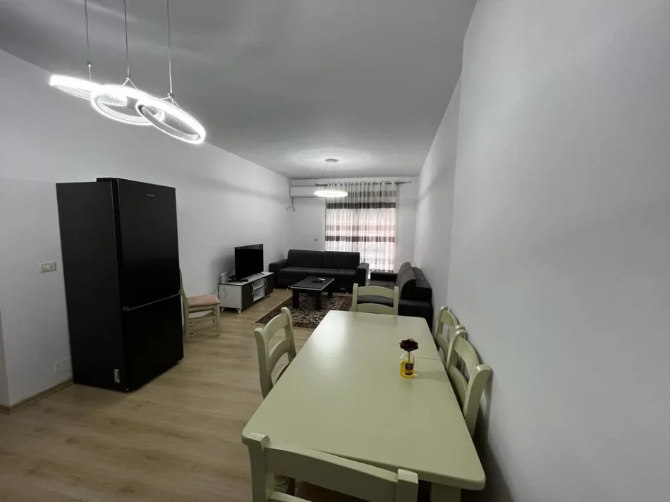 Tirane, jepet me qera apartament 2+1 Kati 5, 100 m² 700 € (STACIONI I TRENIT)