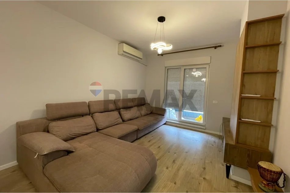 Tirane, jepet me qera apartament 2+1 Kati 5, 100 m² (Kompleksi Kontakt)