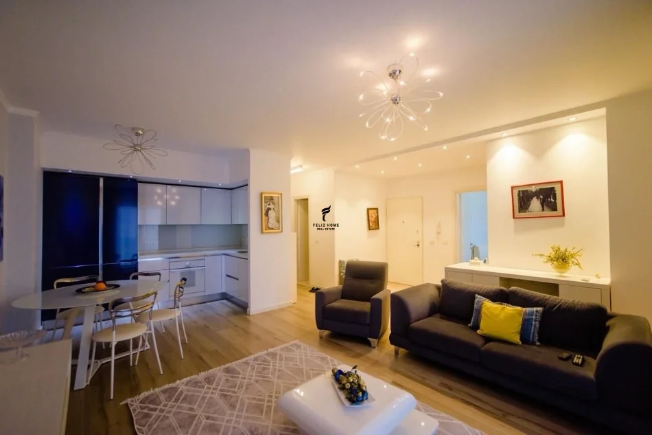 Tirane, jepet me qera apartament 2+1 Kati 5, 105 m² 900 € (BULEVARDI ZHAN D’ARK)