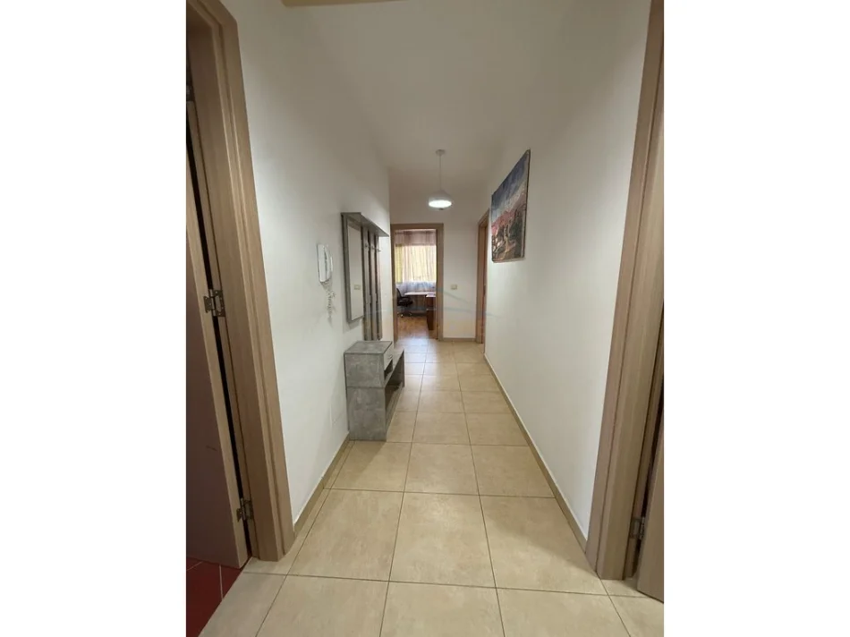 Tirane, jepet me qera apartament 2+1 Kati 5, 110 m² 550 € (5 maj)