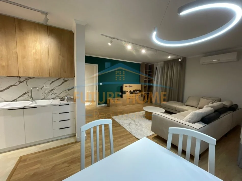 Tirane, jepet me qera apartament 2+1 Kati 5, 110 m² 700 €