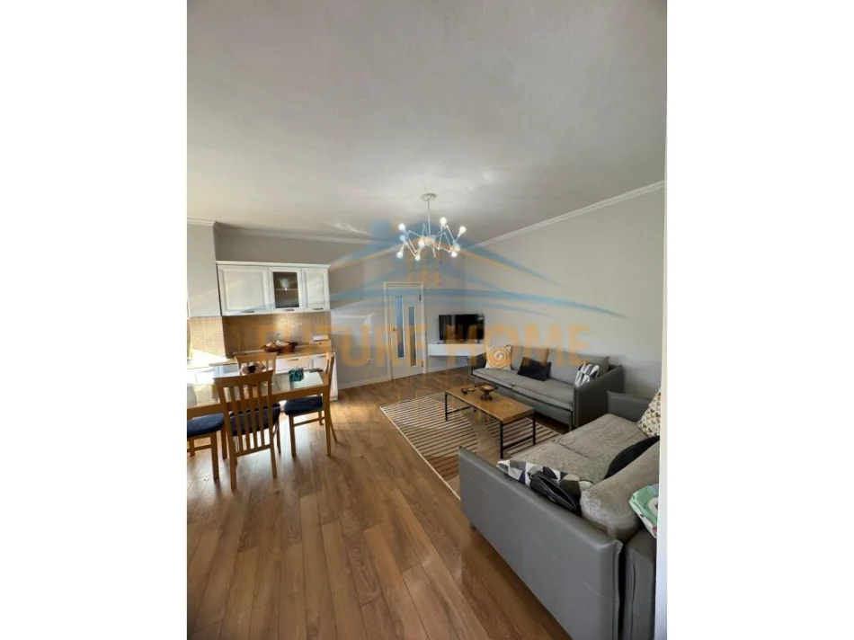 Tirane, jepet me qera apartament 2+1 Kati 5, 110 m² 750 € (Qytet Studenti, pranë Fakultetit Ekonomik)