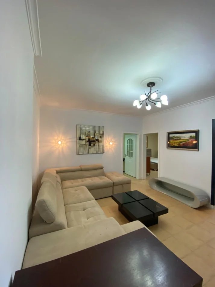 Tirane, jepet me qera apartament 2+1 Kati 5, 110 m² 900 € (Komuna e Parisit)