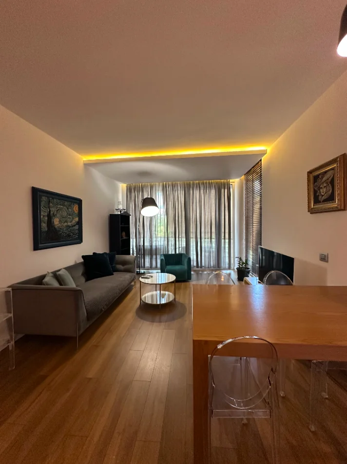 Tirane, jepet me qera apartament 2+1 Kati 5, 111 m² 1.000 € (Liqeni I thate)