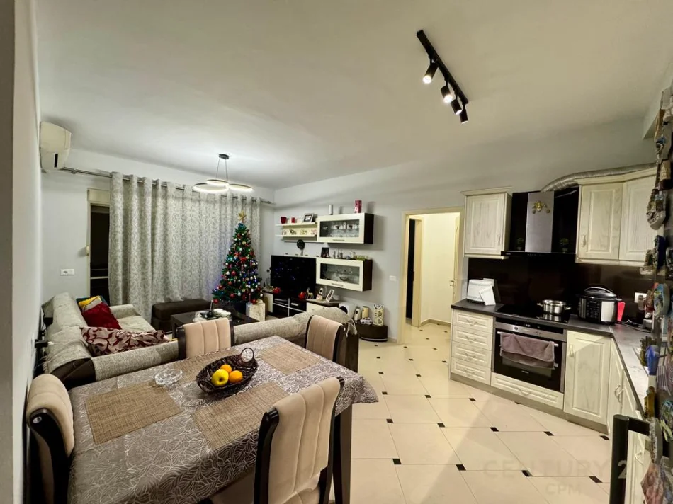Tirane, jepet me qera apartament 2+1 Kati 5, 118 m² 500 € (yzberisht)