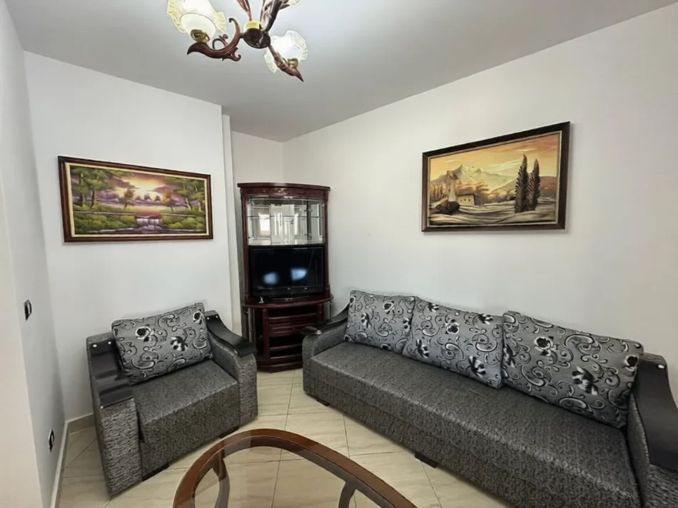Tirane, jepet me qera apartament 2+1 Kati 5, 125 m² 500 € (BRRYLI)