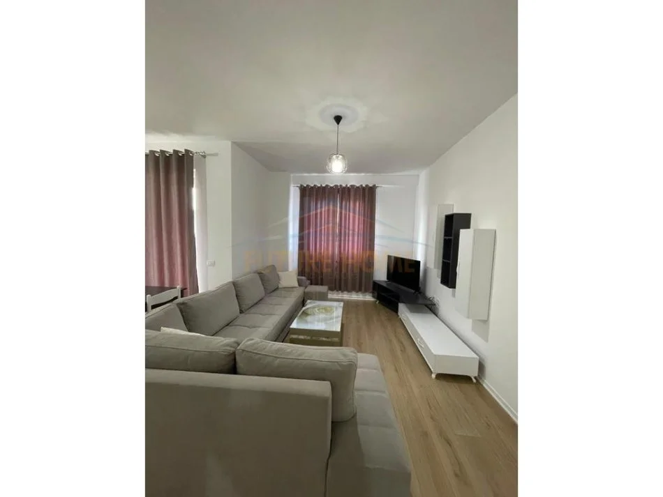 Tirane, jepet me qera apartament 2+1 Kati 5, 125 m² 650 €