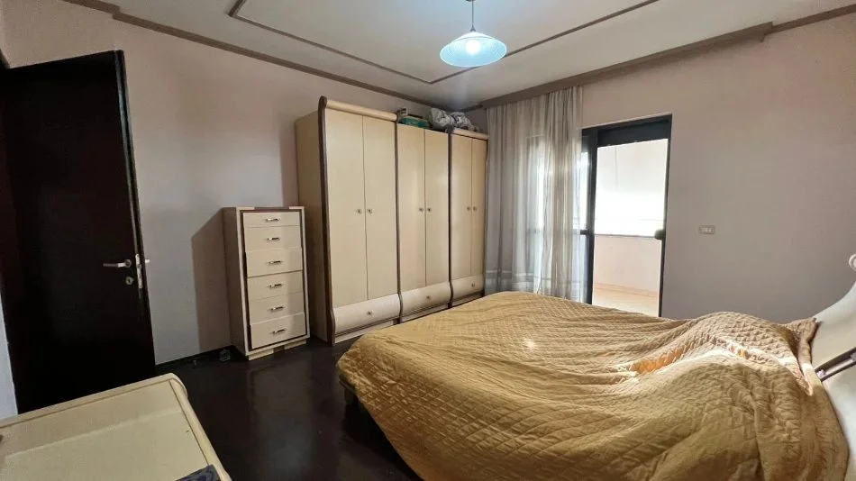 Tirane, jepet me qera apartament 2+1 Kati 5, 125 m² 650 € (Komuna e Parisit)