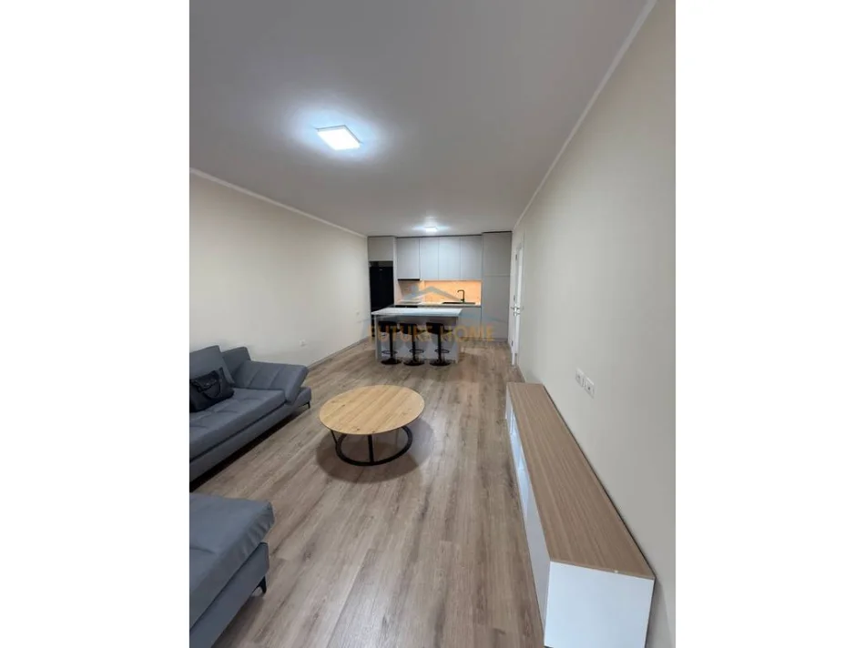 Tirane, jepet me qera apartament 2+1 Kati 5, 130 m² 550 € (Kombinat)