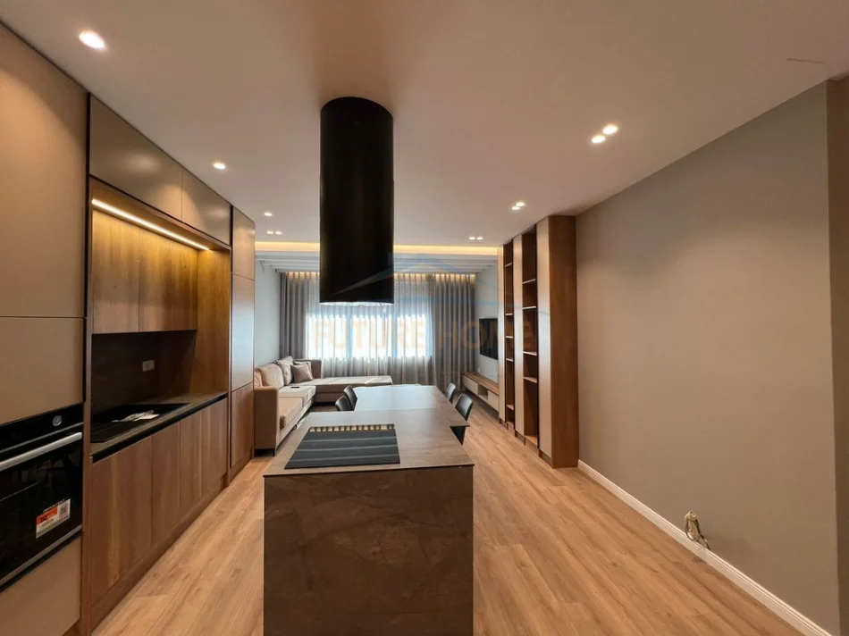 Tirane, jepet me qera apartament 2+1 Kati 5, 137 m² 1.100 € (Rruga Elbasanit)