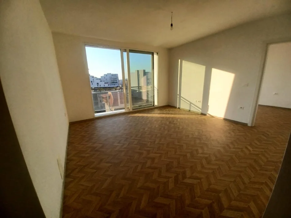 Tirane, jepet me qera apartament 2+1 Kati 5, 58 m²  (Rr Dibres)