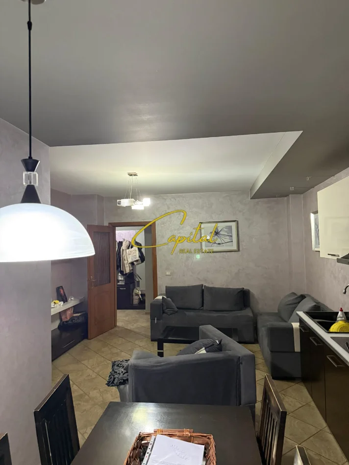 Tirane, jepet me qera apartament 2+1 Kati 5, 75 m² 600 € (21 DHJETORI)