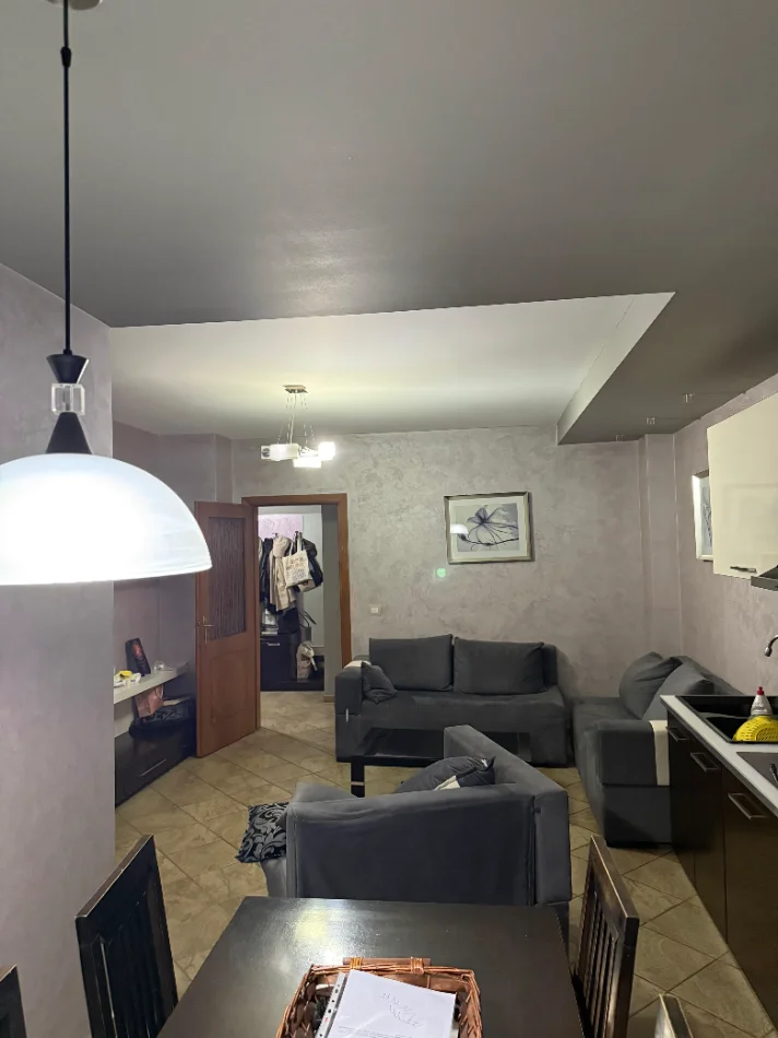 Tirane, jepet me qera apartament 2+1 Kati 5, 75 m² 600 € (Pas Square 21, Rruga Sali Butka, 21 Dhjetori, Tiranë)