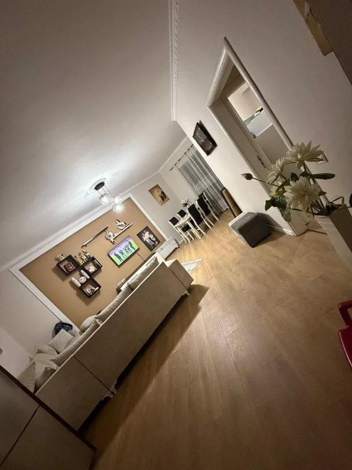 Tirane, jepet me qera apartament 2+1 Kati 5, 80 m² 450 € (YZBERISHT)