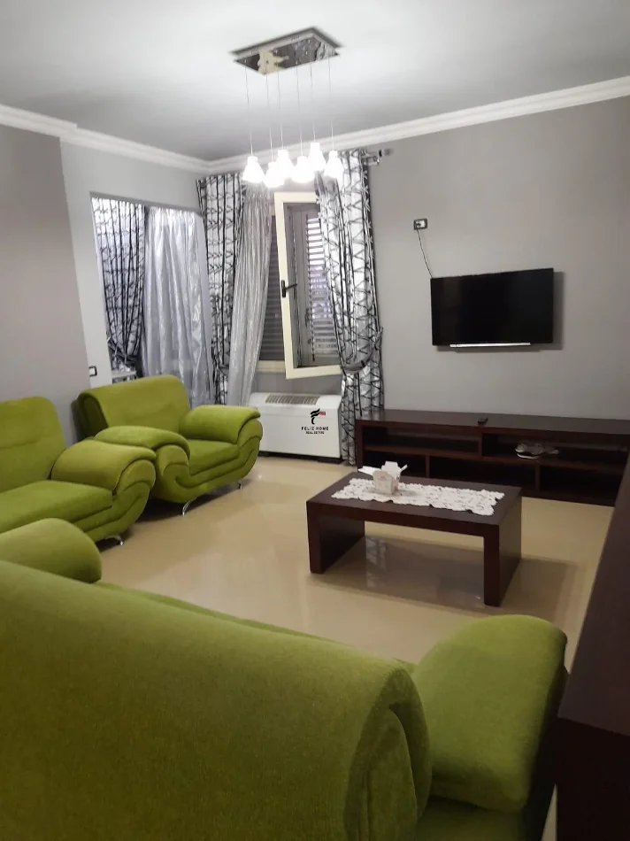 Tirane, jepet me qera apartament 2+1 Kati 5, 80 m² 500 € (VILAT GJERMANE)