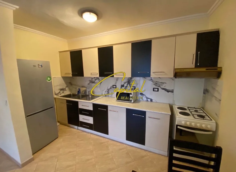 Tirane, jepet me qera apartament 2+1 Kati 5, 80 m² 600 € (BULEVARDI ZOGU PARE)