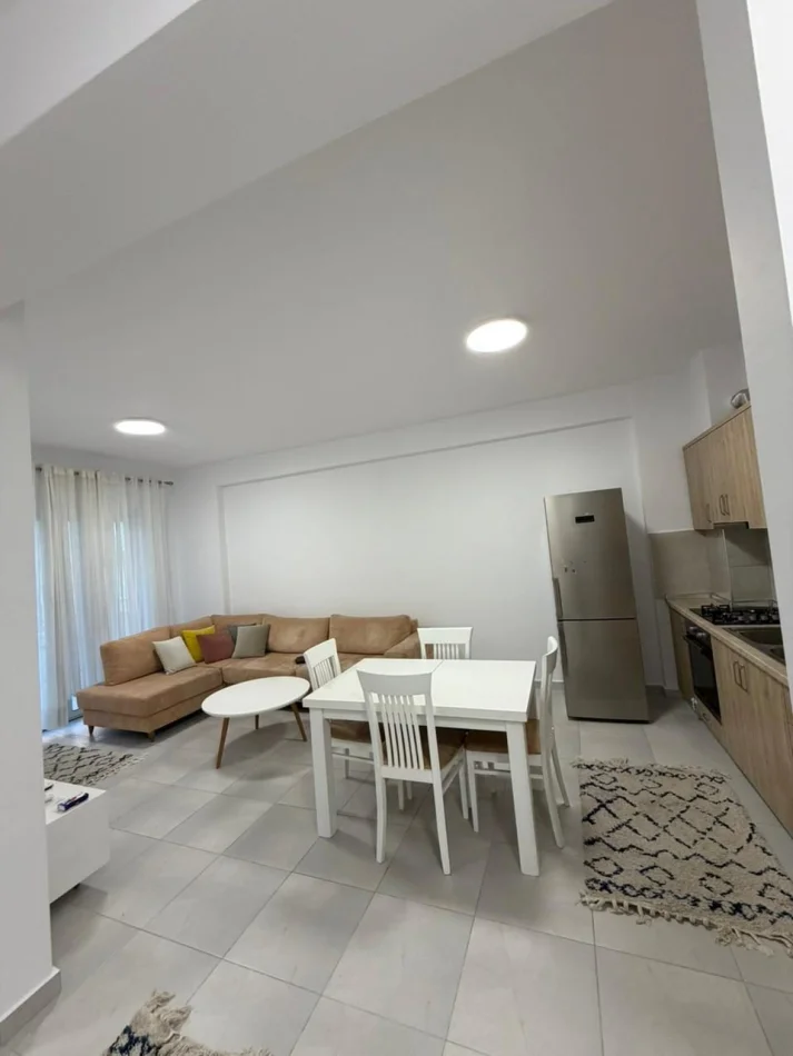 Tirane, jepet me qera apartament 2+1 Kati 5, 80 m² 600 € (Spitali Amerikan 3)