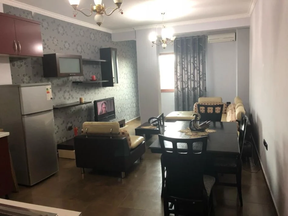 Tirane, jepet me qera apartament 2+1 Kati 5, 80 m² 650 € (Rruga E Dibres)