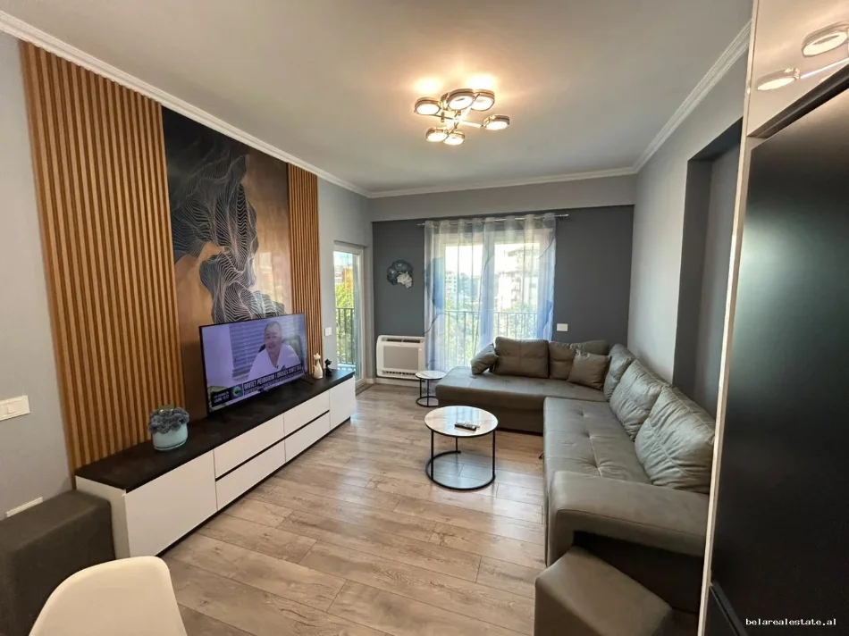 Tirane, jepet me qera apartament 2+1 Kati 5, 80 m² 780 € (reshit petrela)