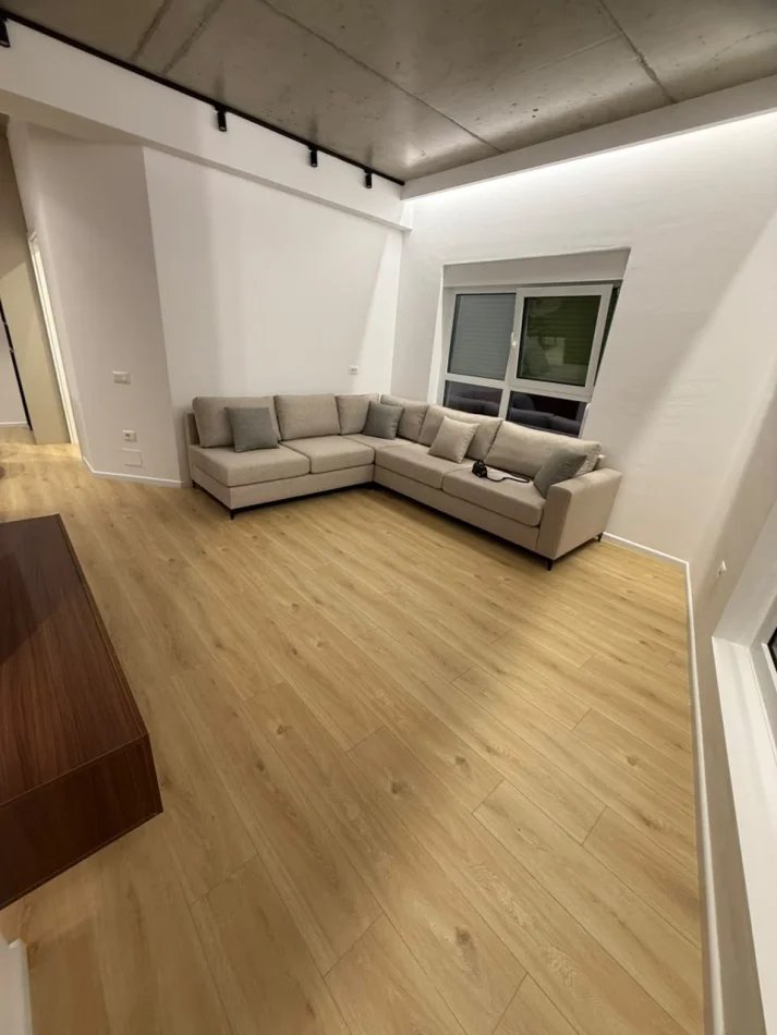 Tirane, jepet me qera apartament 2+1 Kati 5, 84 m² 600 € (Ali Demi)