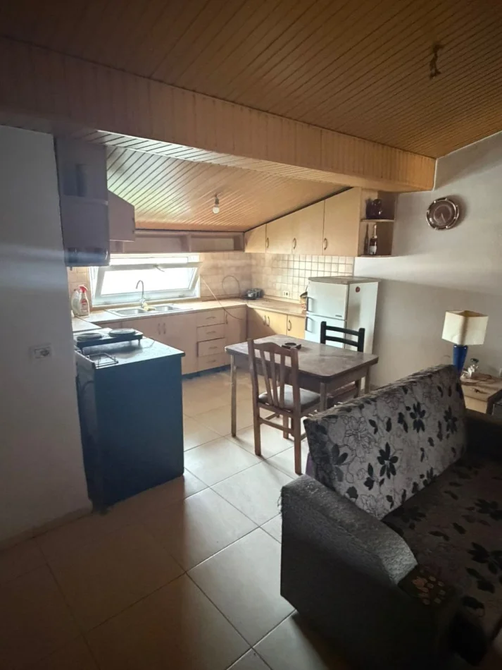 Tirane, jepet me qera apartament 2+1 Kati 5, 85 m² 400 € (Rruga Myslym Shyri)