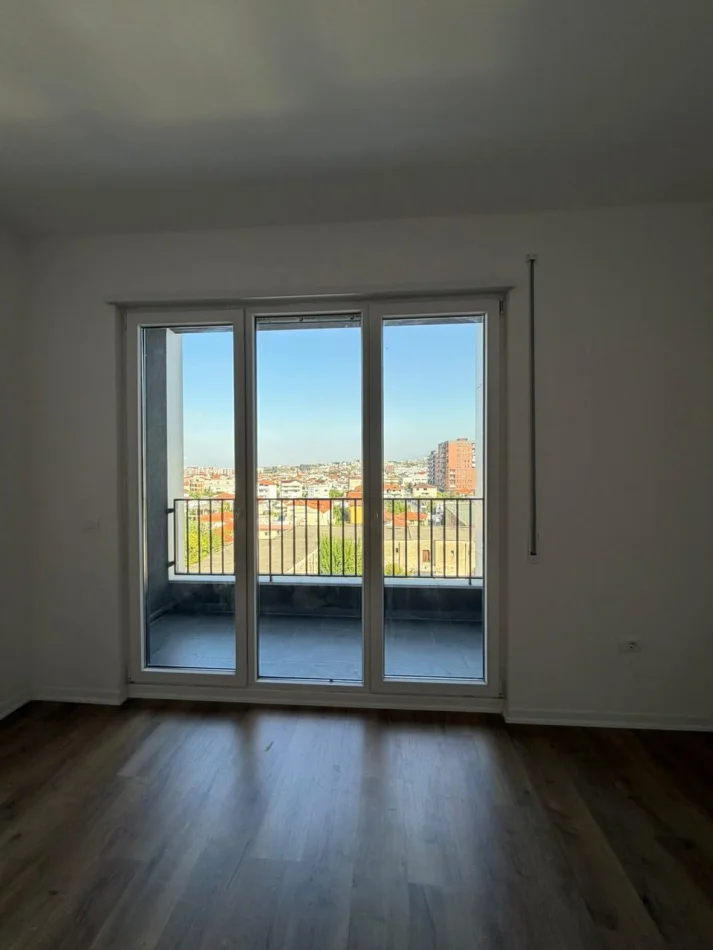 Tirane, jepet me qera apartament 2+1 Kati 5, 85 m² 550 € (Rruga 5 Maji)