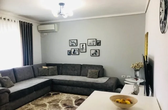 Tirane, jepet me qera apartament 2+1 Kati 5, 85 m² 600 € (Rruga Gjon Buzuku)