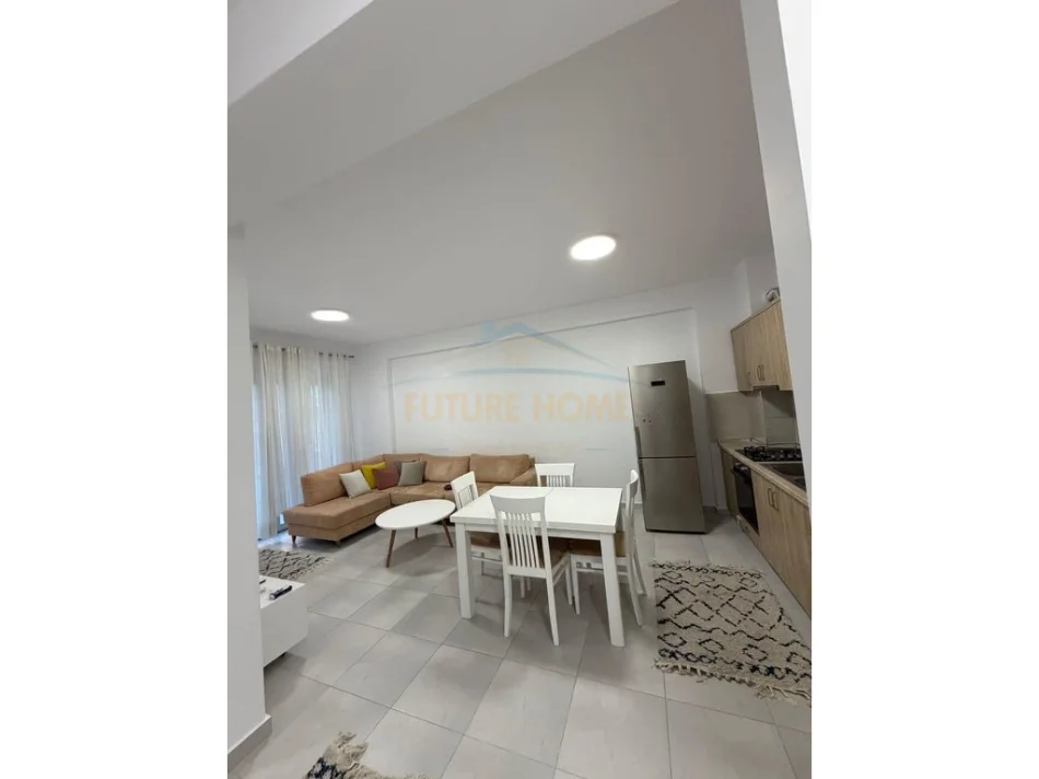 Tirane, jepet me qera apartament 2+1 Kati 5, 88 m² 600 € (GOLDEN PARK , SPITALI AMERIKAN 3)