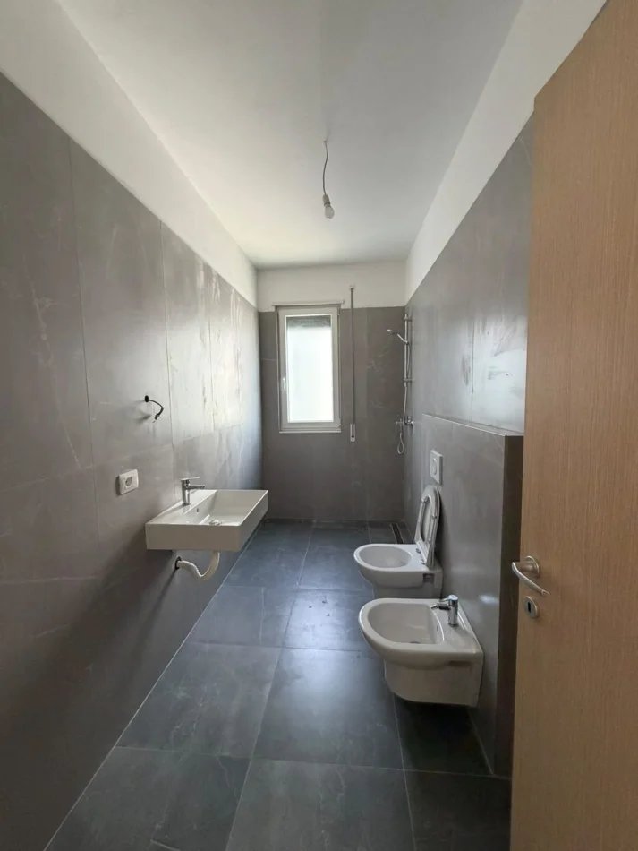 Tirane, jepet me qera apartament 2+1 Kati 5, 90 m² 500 € (Rruga 5 Maji)