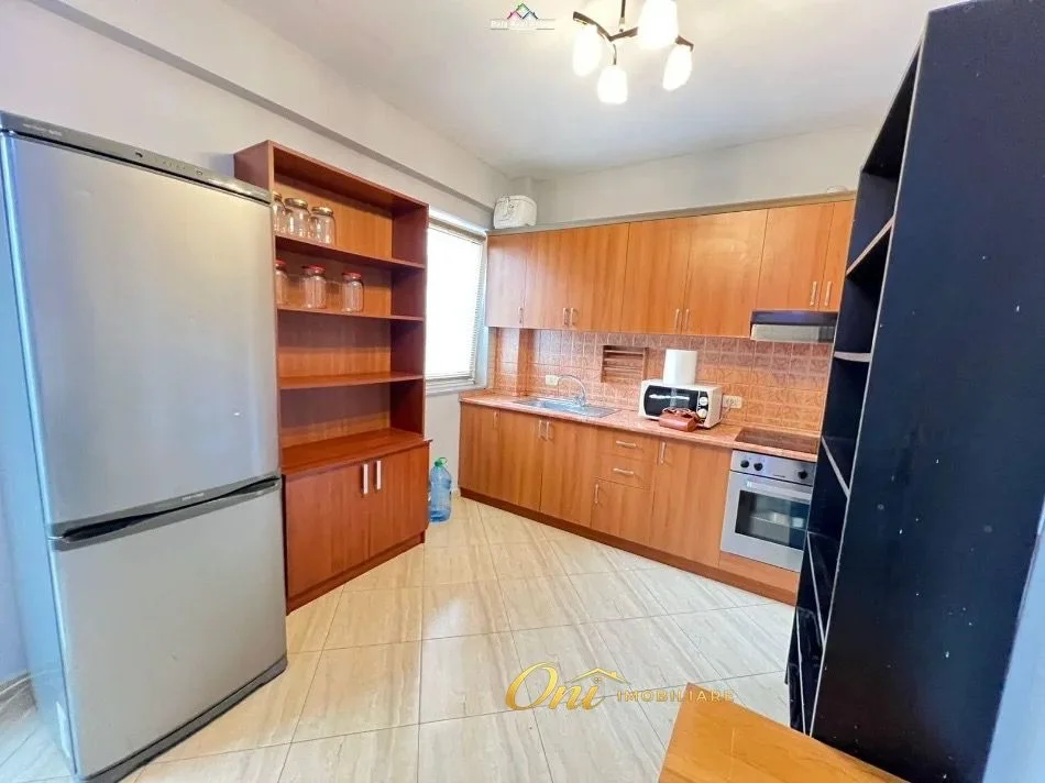 Tirane, jepet me qera apartament 2+1 Kati 5, 90 m² 520 € (JORDAN MISJA)
