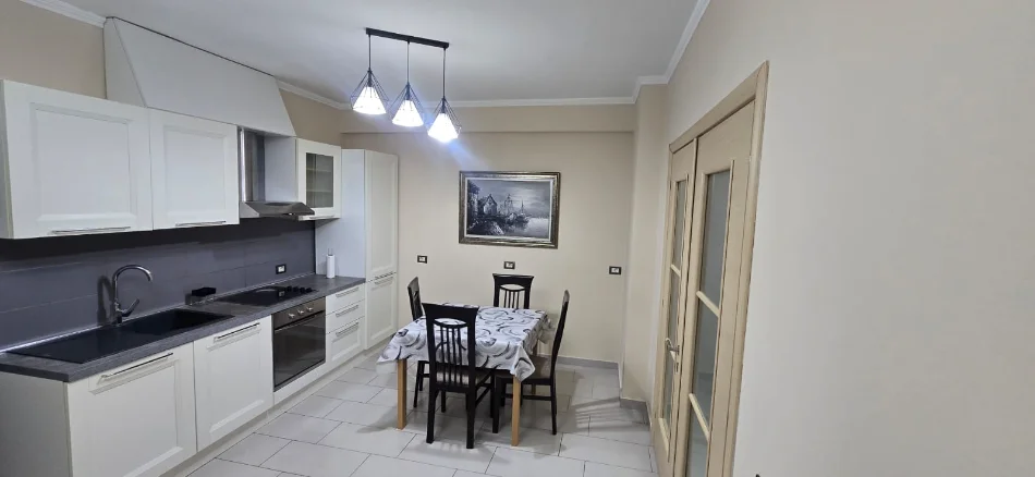 Tirane, jepet me qera apartament 2+1 Kati 5, 90 m² 550 € (Pranë Rrethit Astir ,Tiranë.)
