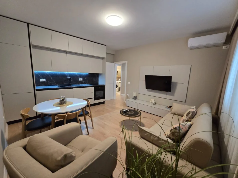 Tirane, jepet me qera apartament 2+1 Kati 5, 90 m² 850 € (Kisha Ortodokse Ungjillëzimi)