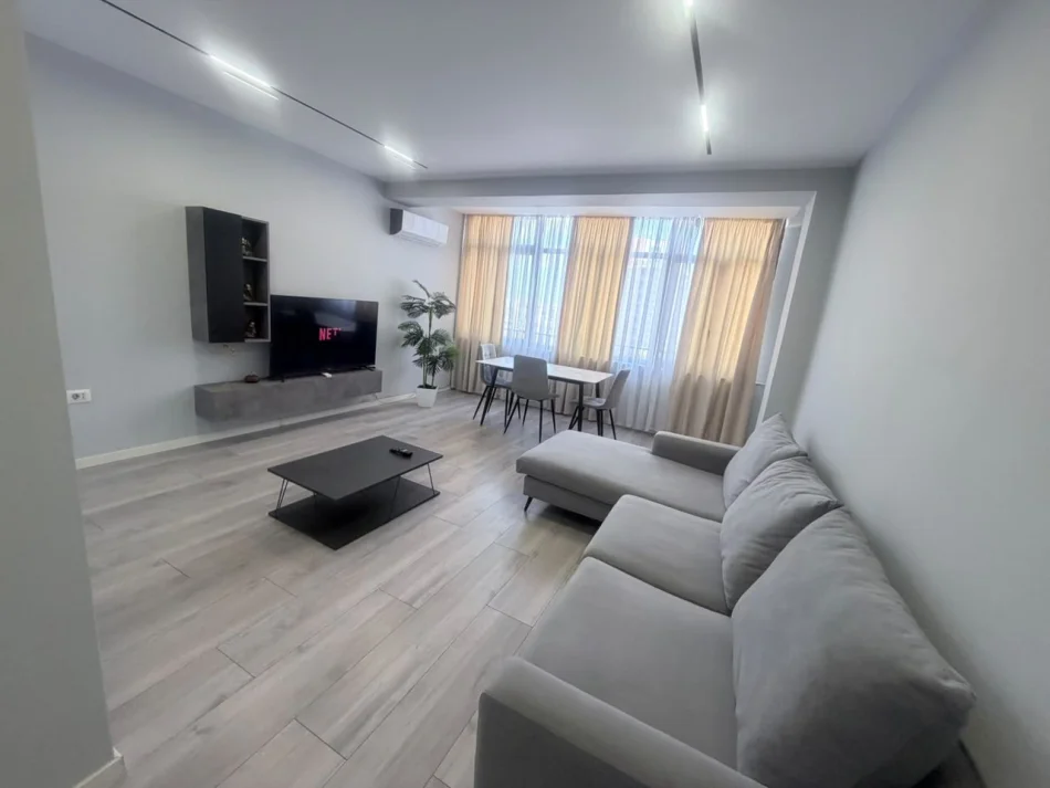 Tirane, jepet me qera apartament 2+1 Kati 5, 92 m² 800 € (21 Dhjetori)