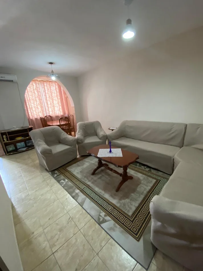 Tirane, jepet me qera apartament 2+1 Kati 5, 95 m² 650 € (Rruga Ali Visha, mbrapa Ambasades Amerikane)