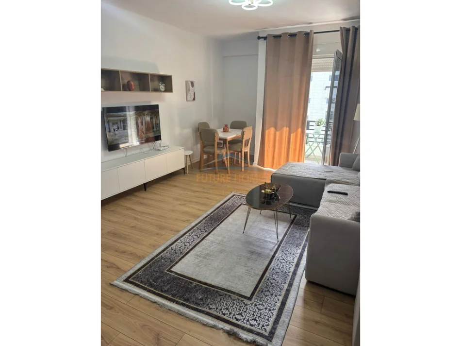Tirane, jepet me qera apartament 2+1 Kati 5, 95 m² 750 € (Qera,Apartament 2+1,21 Dhjetori !)