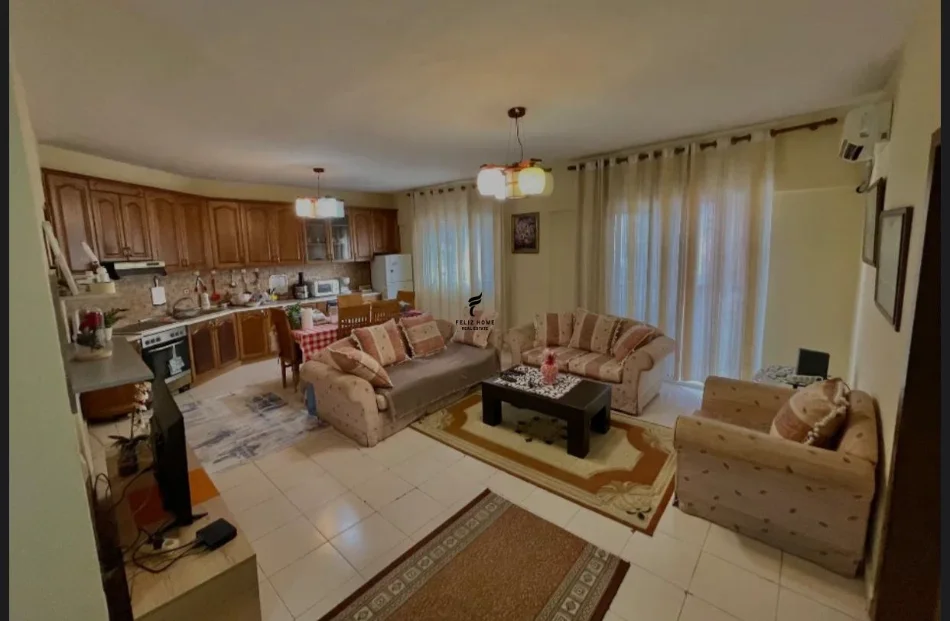 Tirane, jepet me qera apartament 2+1 Kati 5, 96 m² 800 € (KOMUNA E PARISIT)