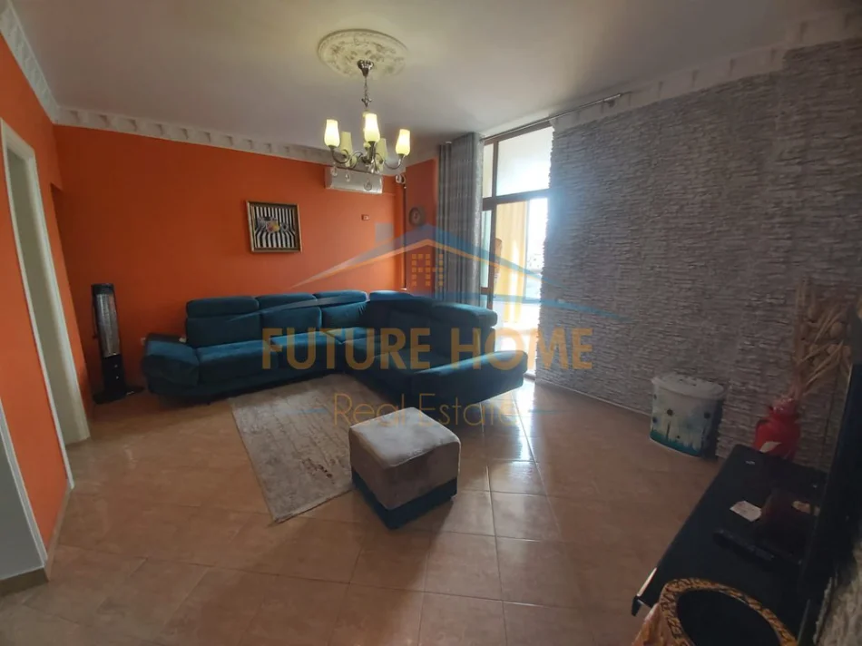 Tirane, jepet me qera apartament 2+1 Kati 6, 100 m² 580€ (Kompleksi Grand, Ish Tregu Elektrik.)