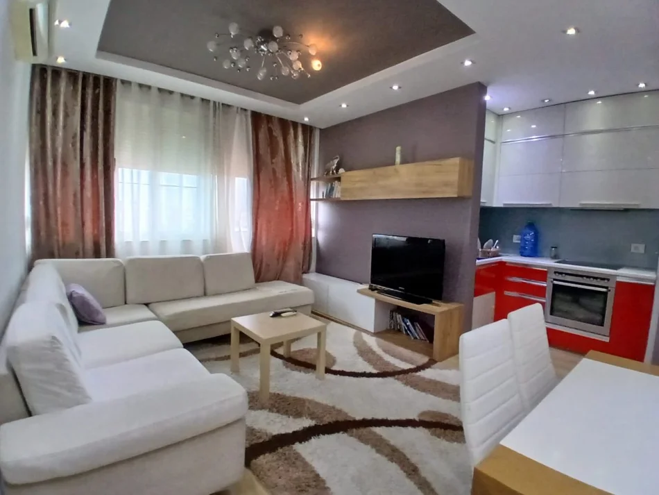 Tirane, jepet me qera apartament 2+1 Kati 6, 100 m² 600 € (Ali Demi)