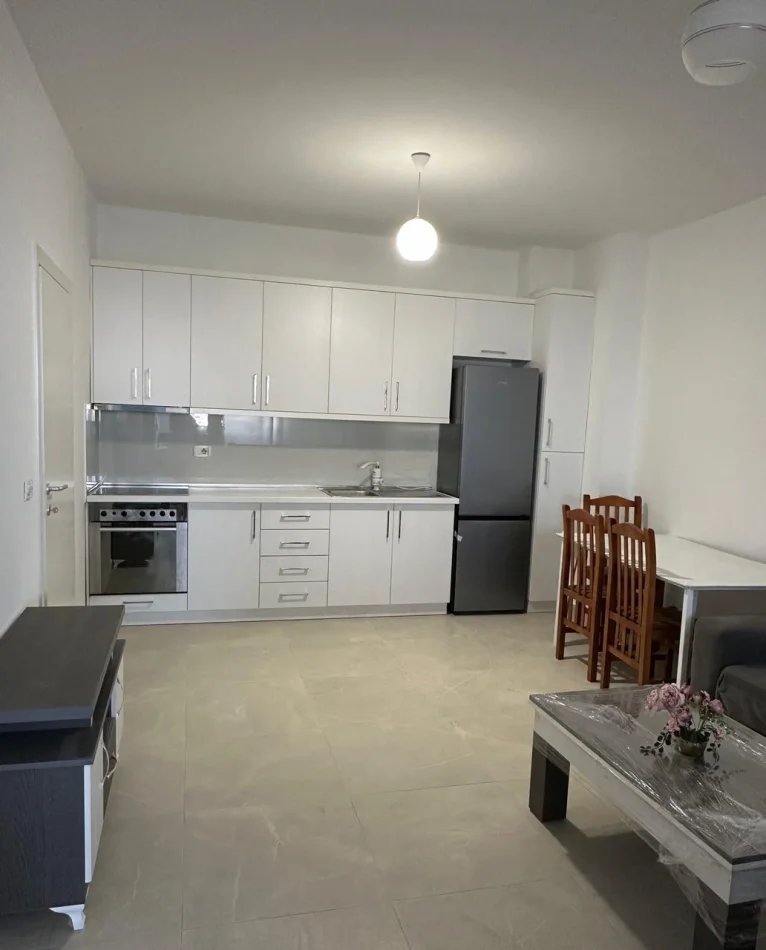 Tirane, jepet me qera apartament 2+1 Kati 6, 100 m² 650 € (Rruga e Kavajës)