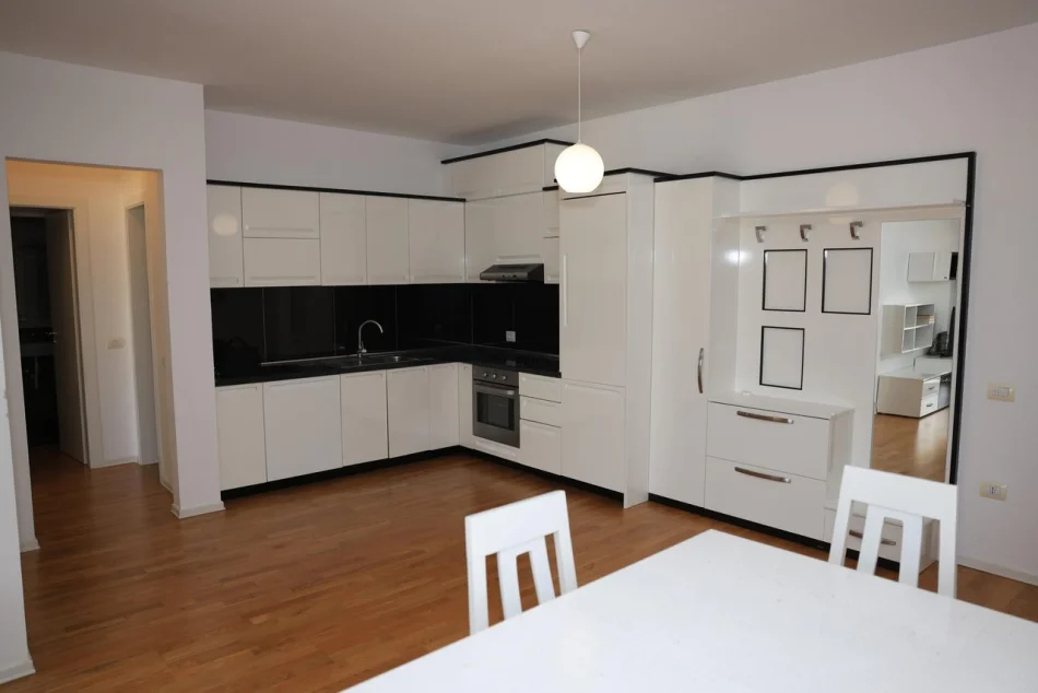Tirane, jepet me qera apartament 2+1 Kati 6, 100 m² 800 € (Liqeni i Thate / Kopeshti Botanik)