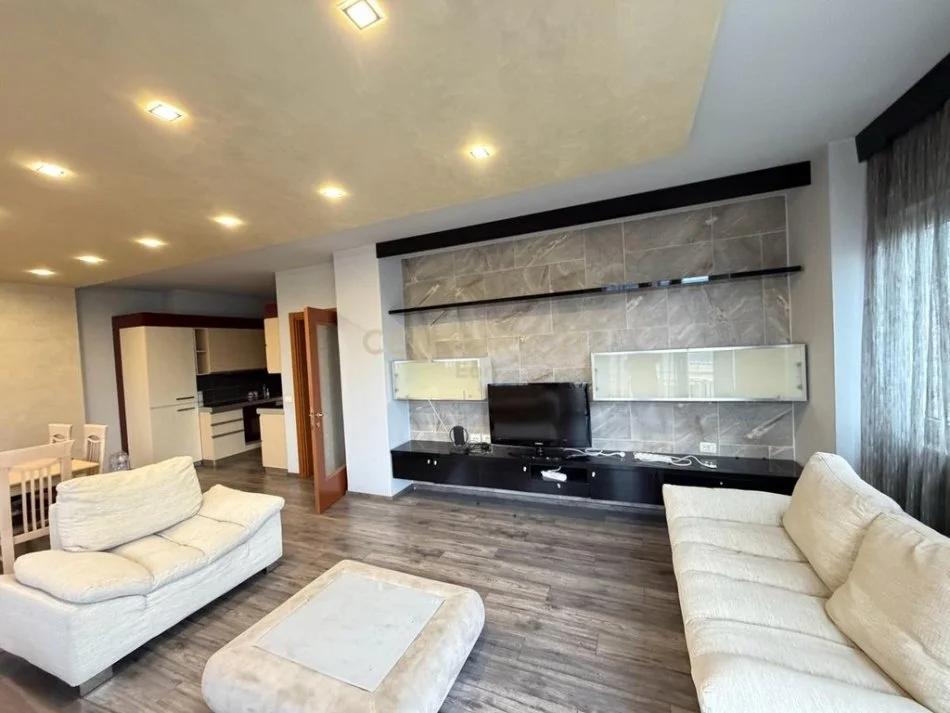 Tirane, jepet me qera apartament 2+1 Kati 6, 120 m² 1.100 € (Air Albania Stadium)