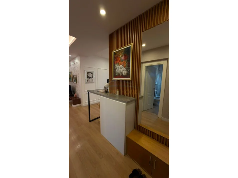 Tirane, jepet me qera apartament 2+1 Kati 6, 230 m² 80.000 all (Fresku)