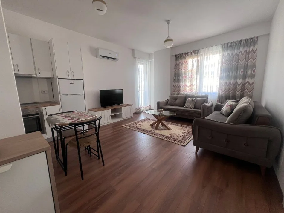 Tirane, jepet me qera apartament 2+1 Kati 6, 62 m² 690 € (stacioni i trenit)